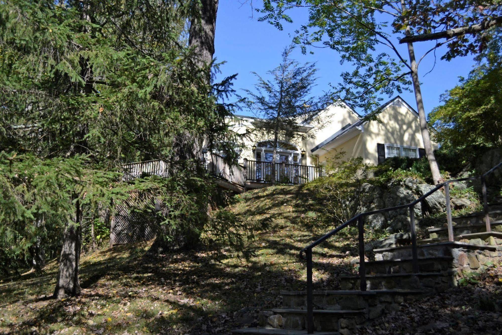 Hotel Airlie 3*